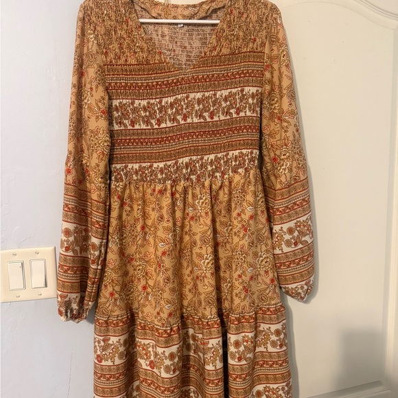 Vintage-Inspired Long Sleeve Floral Dress - Picture 2 of 5